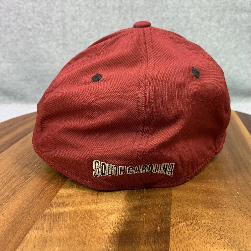 USC Gamecocks‎ Hat Cap Fitted Mens L-XL Garnet Black NCAA College Embriodered